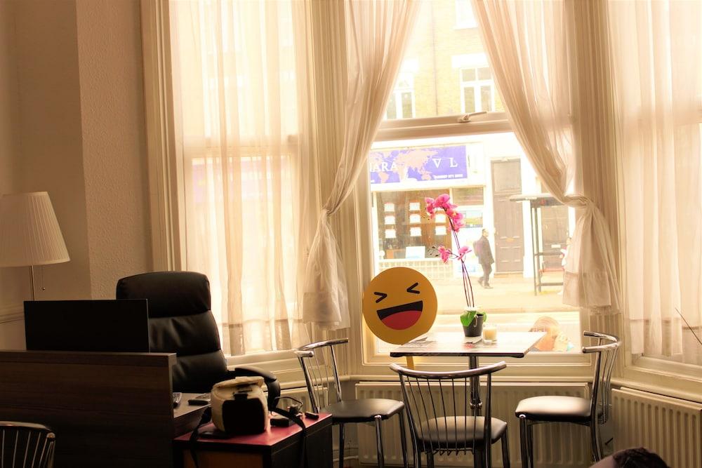 プラザ ホテル ロンドン エクステリア 写真